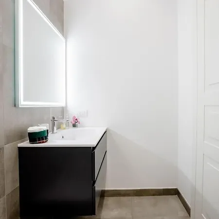 Smart Center Apartment *